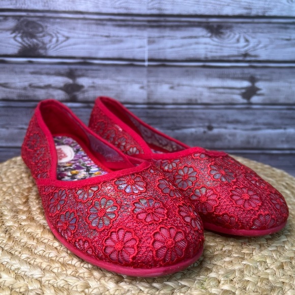 Bongo Women's Red Crochet Flower Cut Out Round Toe Flat Shoes Size 10 Vintage - Picture 1 of 12
